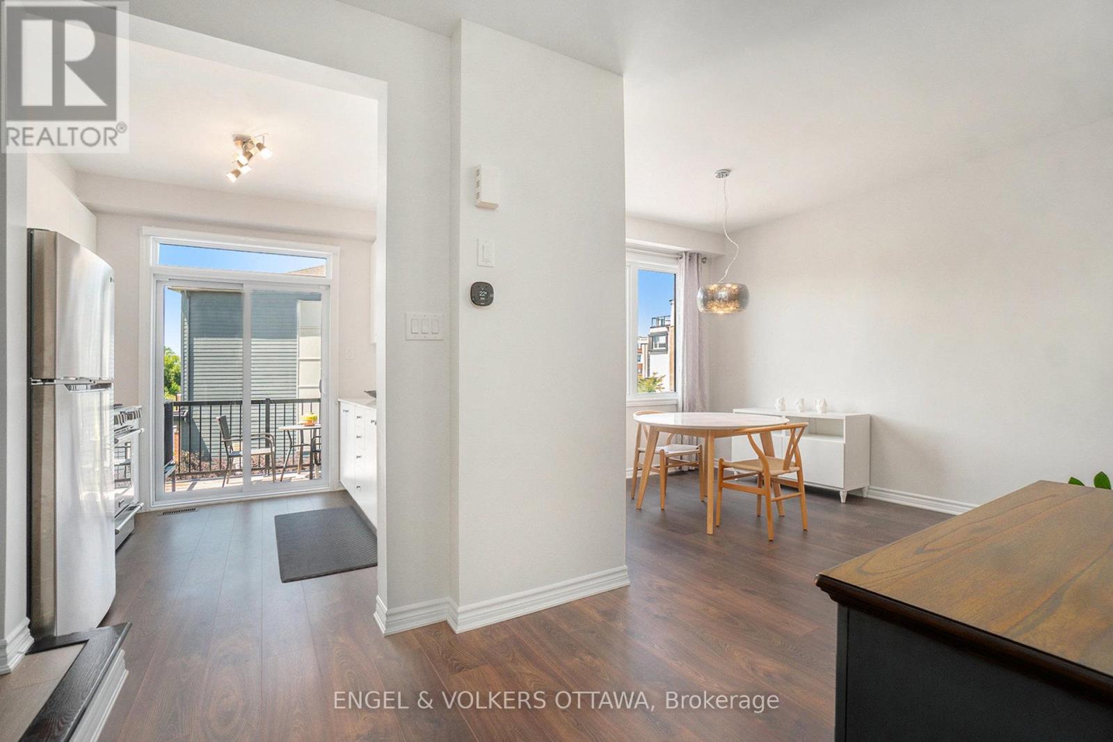 827 Kiniw Private, Ottawa, Ontario  K1K 5A3 - Photo 10 - X12440135