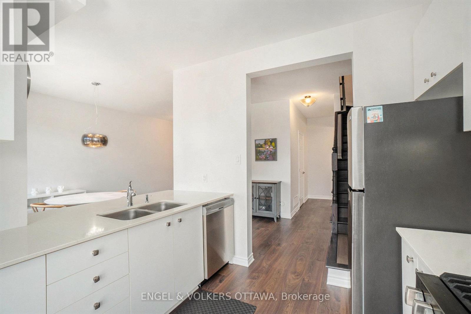 827 Kiniw Private, Ottawa, Ontario  K1K 5A3 - Photo 12 - X12440135