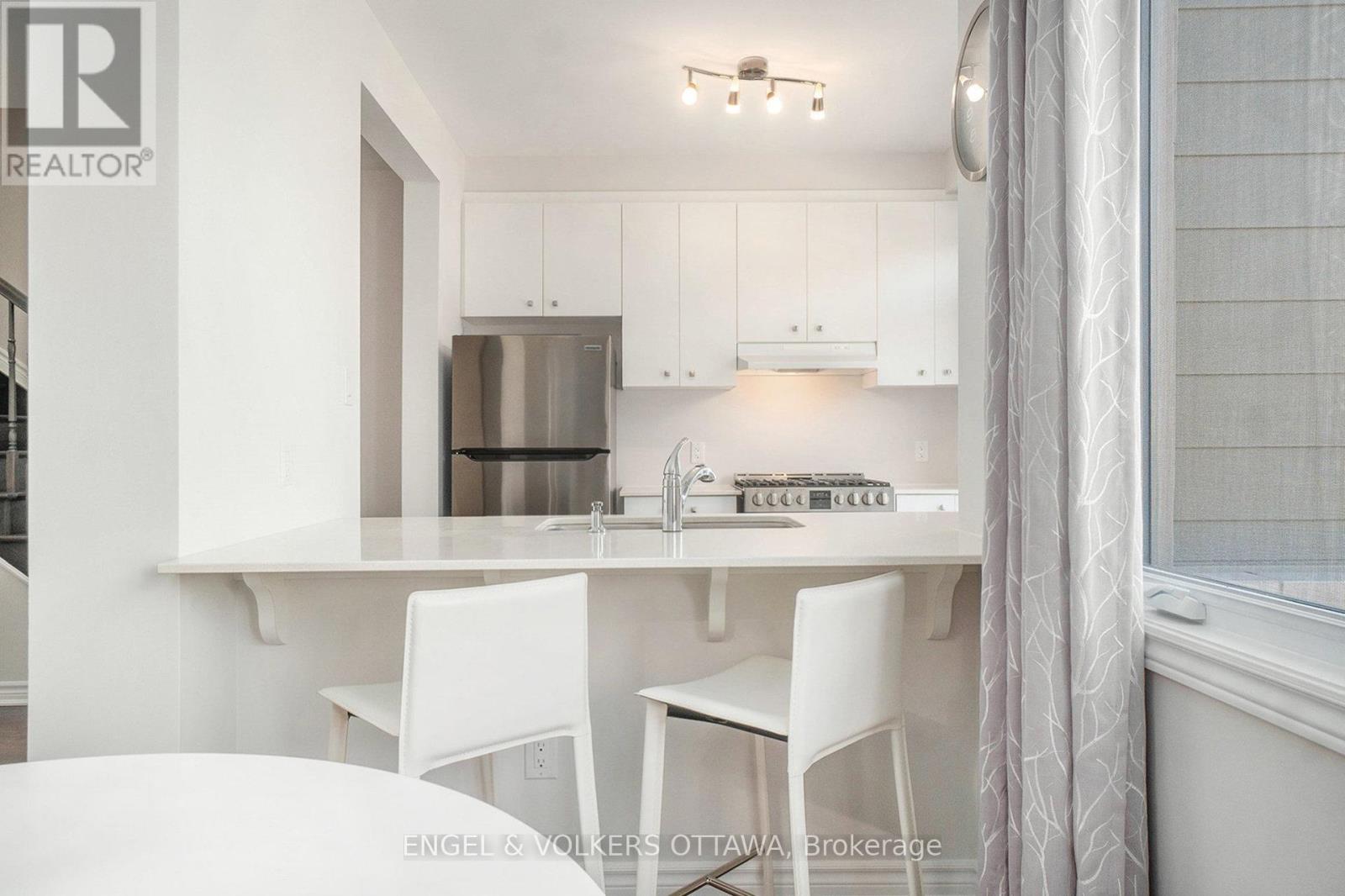 827 Kiniw Private, Ottawa, Ontario  K1K 5A3 - Photo 13 - X12440135