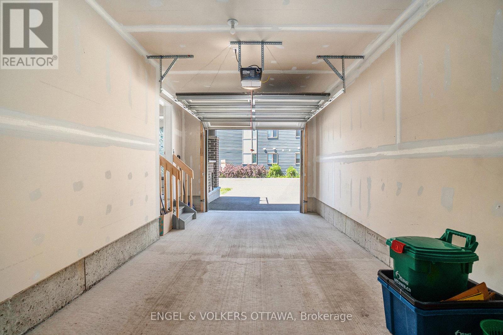827 Kiniw Private, Ottawa, Ontario  K1K 5A3 - Photo 21 - X12440135