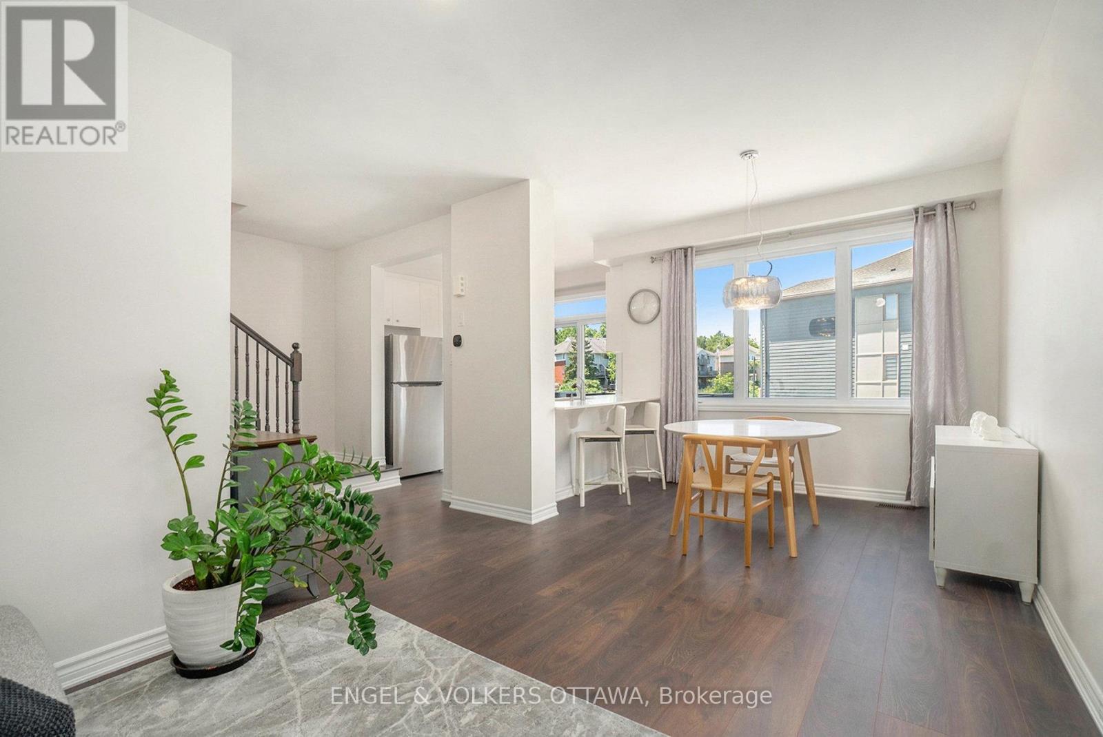 827 Kiniw Private, Ottawa, Ontario  K1K 5A3 - Photo 7 - X12440135