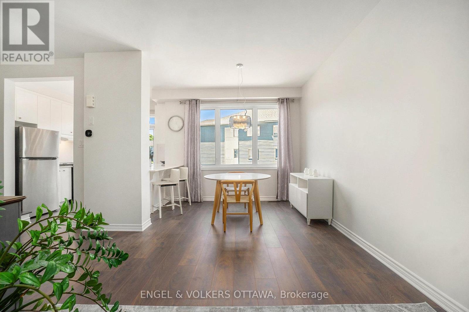 827 Kiniw Private, Ottawa, Ontario  K1K 5A3 - Photo 8 - X12440135