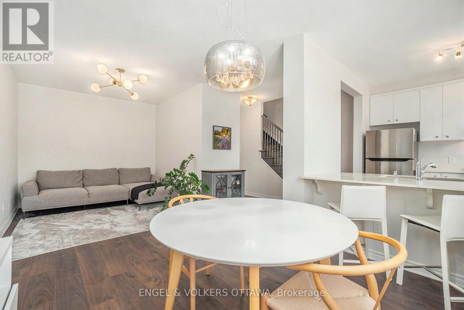 827 Kiniw Private, Ottawa, Ontario  K1K 5A3 - Photo 9 - X12440135