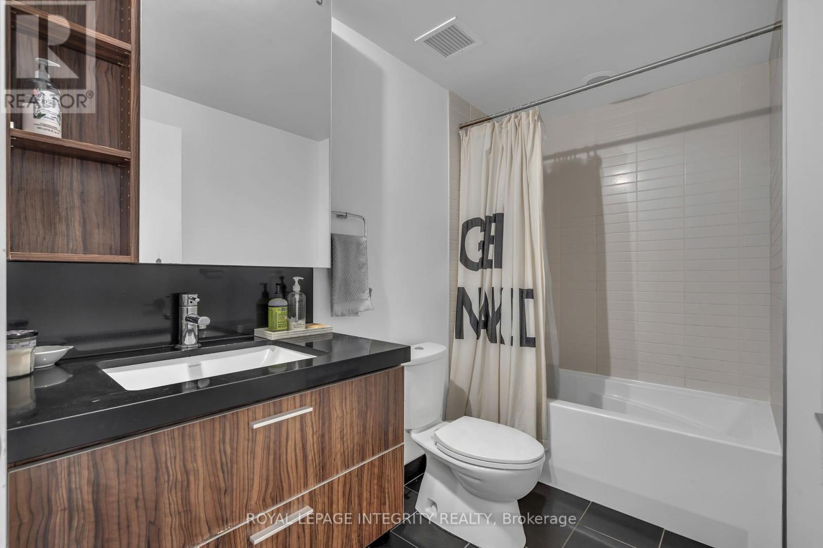 610 - 360 Mcleod Street, Ottawa, Ontario  K2P 1A9 - Photo 14 - X12440220