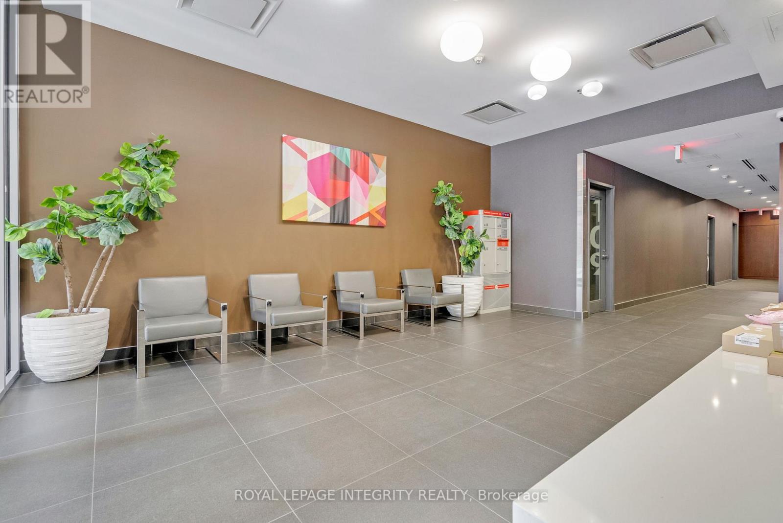 610 - 360 Mcleod Street, Ottawa, Ontario  K2P 1A9 - Photo 3 - X12440220