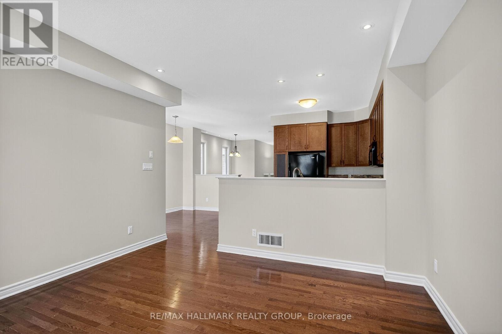 272 Broxburn Crescent, Ottawa, Ontario  K2J 0N8 - Photo 13 - X12440242
