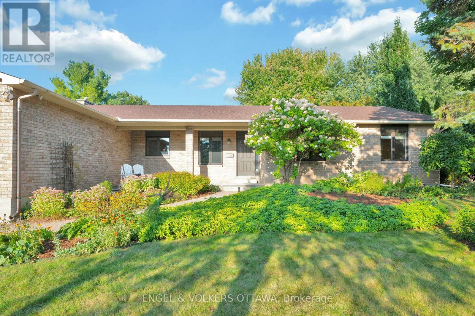 5233 Mclean Crescent, Ottawa, Ontario  K4M 1G1 - Photo 2 - X12440279