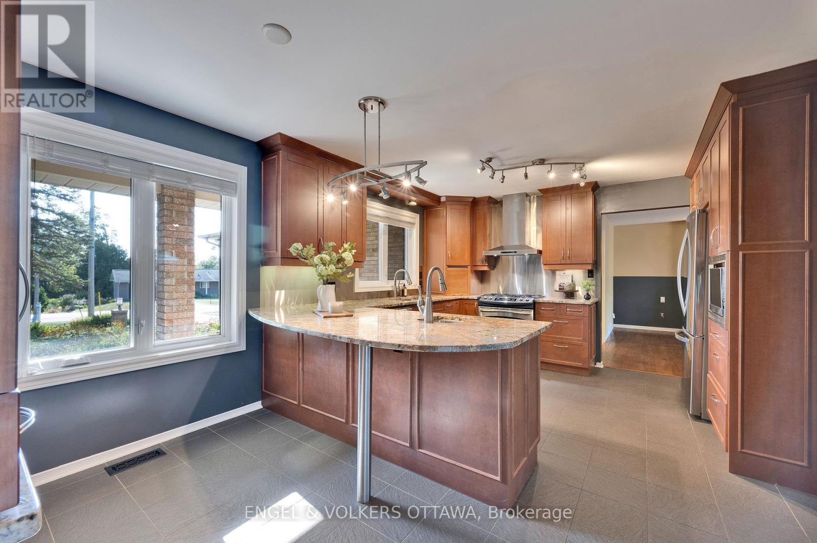 5233 Mclean Crescent, Ottawa, Ontario  K4M 1G1 - Photo 3 - X12440279
