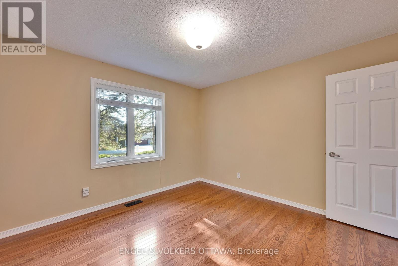 5233 Mclean Crescent, Ottawa, Ontario  K4M 1G1 - Photo 30 - X12440279