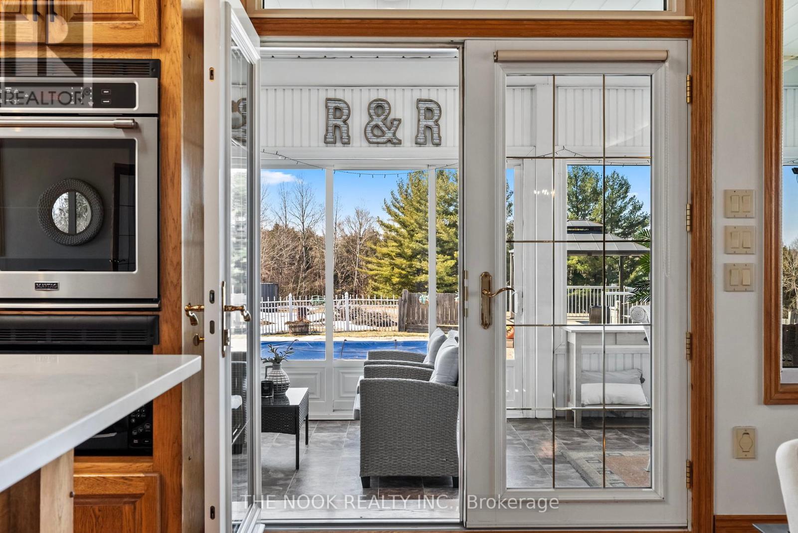593 Pigeon Creek Road, Kawartha Lakes, Ontario  L0B 1K0 - Photo 18 - X12432723