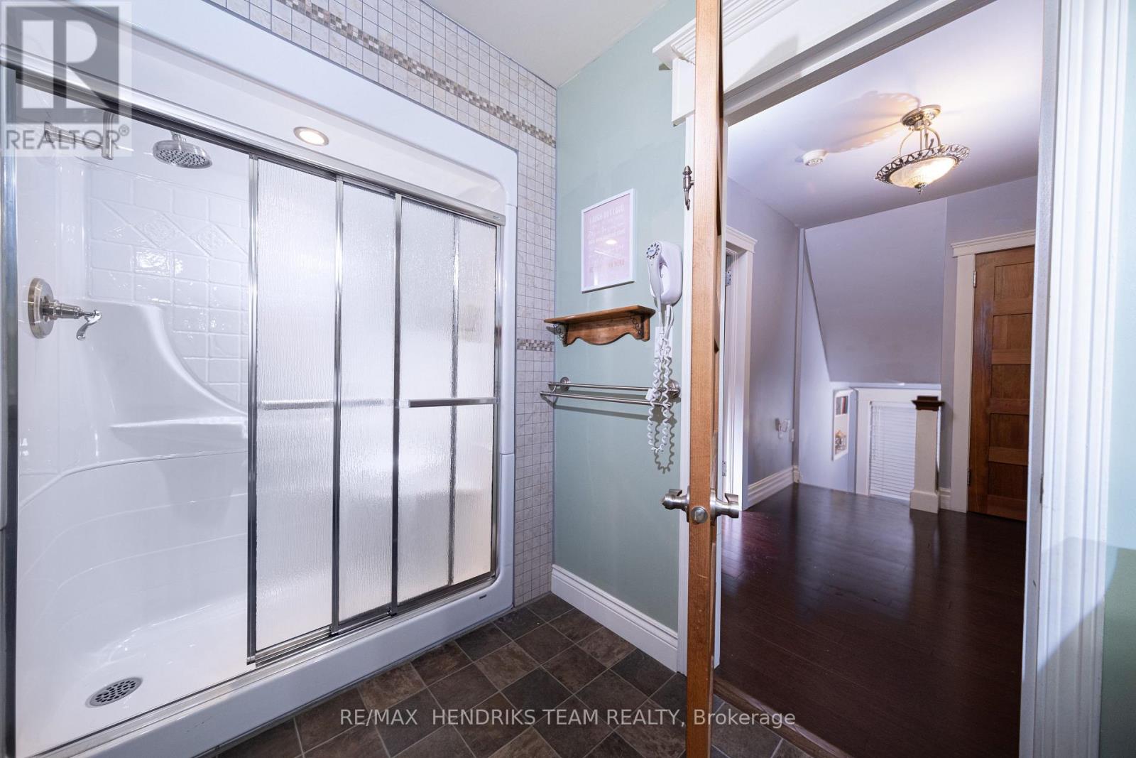 153 Geneva Street, St. Catharines (Downtown), Ontario  L2R 4N7 - Photo 28 - X12440167
