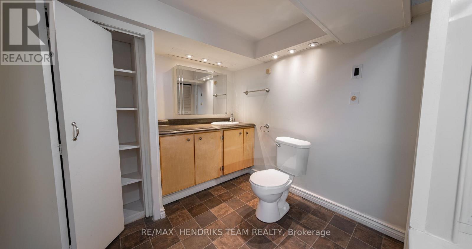 153 Geneva Street, St. Catharines (Downtown), Ontario  L2R 4N7 - Photo 36 - X12440167