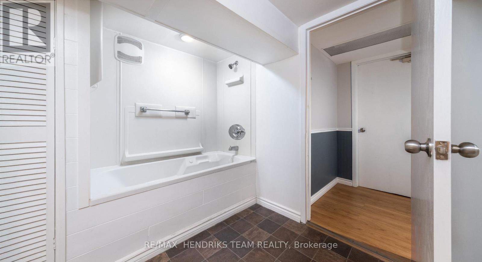 153 Geneva Street, St. Catharines (Downtown), Ontario  L2R 4N7 - Photo 37 - X12440167