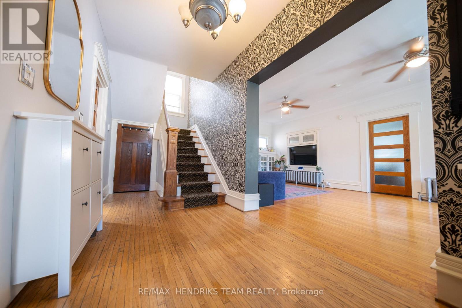 153 Geneva Street, St. Catharines (Downtown), Ontario  L2R 4N7 - Photo 5 - X12440167