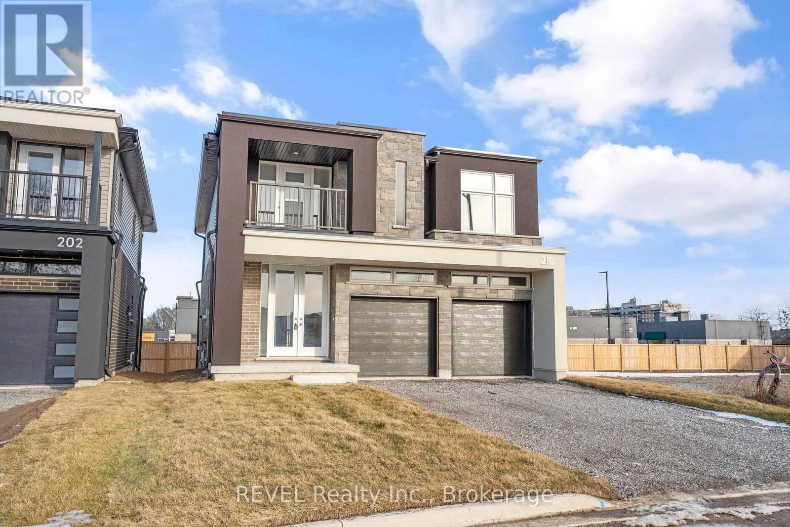 210 Wellandvale Drive, Welland (N. Welland), Ontario  L3C 7C7 - Photo 2 - X12440227