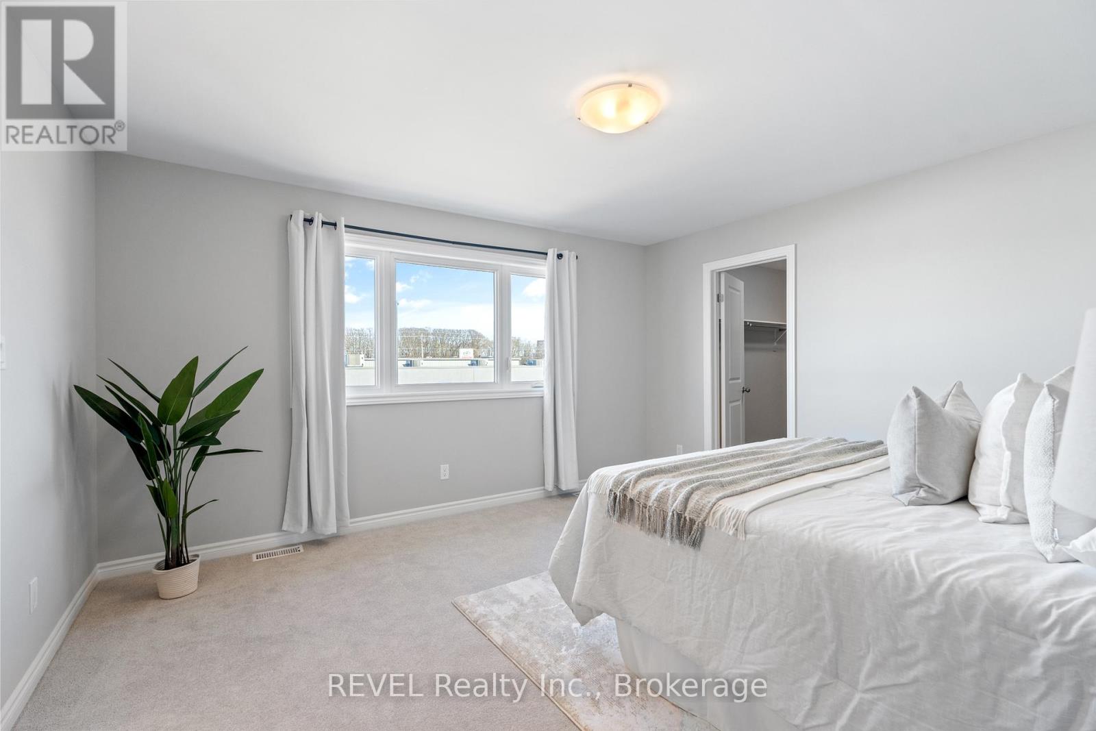 210 Wellandvale Drive, Welland (N. Welland), Ontario  L3C 7C7 - Photo 20 - X12440227