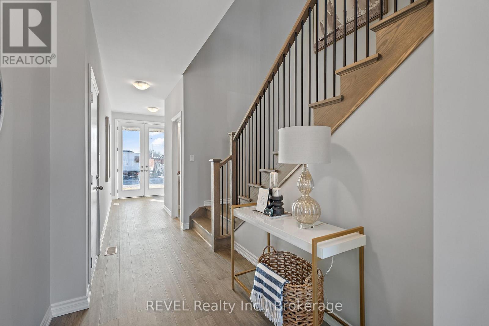 210 Wellandvale Drive, Welland (N. Welland), Ontario  L3C 7C7 - Photo 5 - X12440227