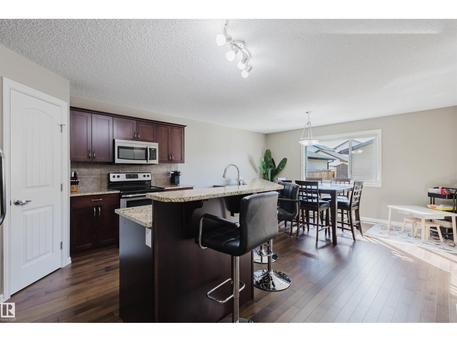 9428 212 St Nw, Edmonton, Alberta  T5T 4R3 - Photo 3 - E4460404