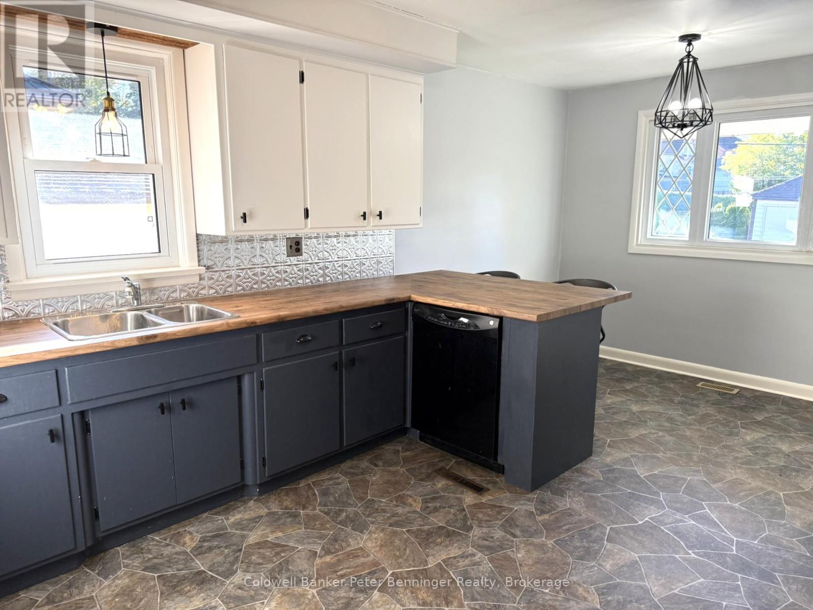 2 Elgin Street, Brockton, Ontario  N0G 2V0 - Photo 6 - X12438159