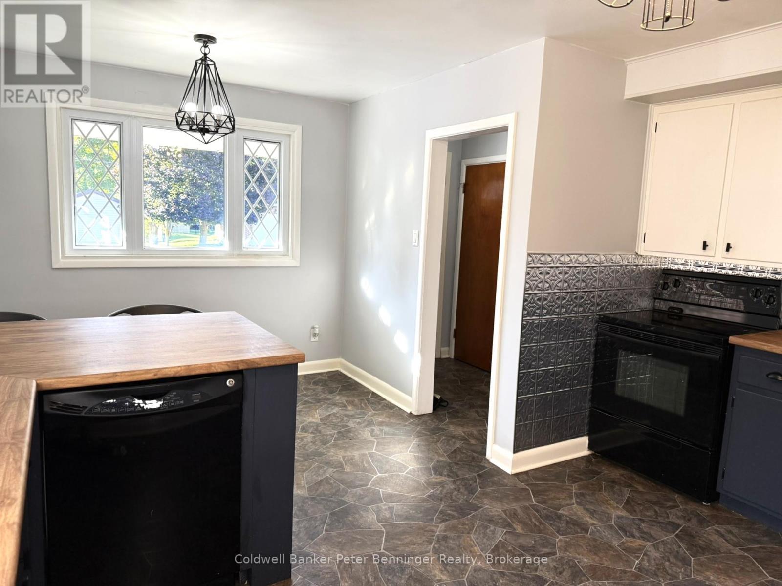 2 Elgin Street, Brockton, Ontario  N0G 2V0 - Photo 4 - X12438159