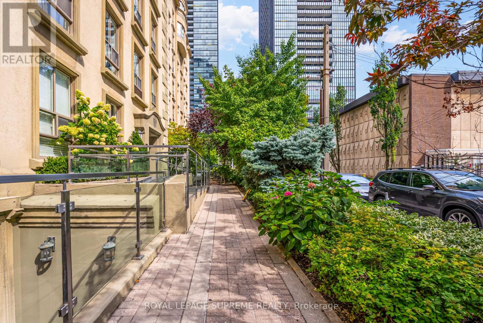 607 - 80 Charles Street E, Toronto, Ontario  M4Y 2W6 - Photo 2 - C12440055