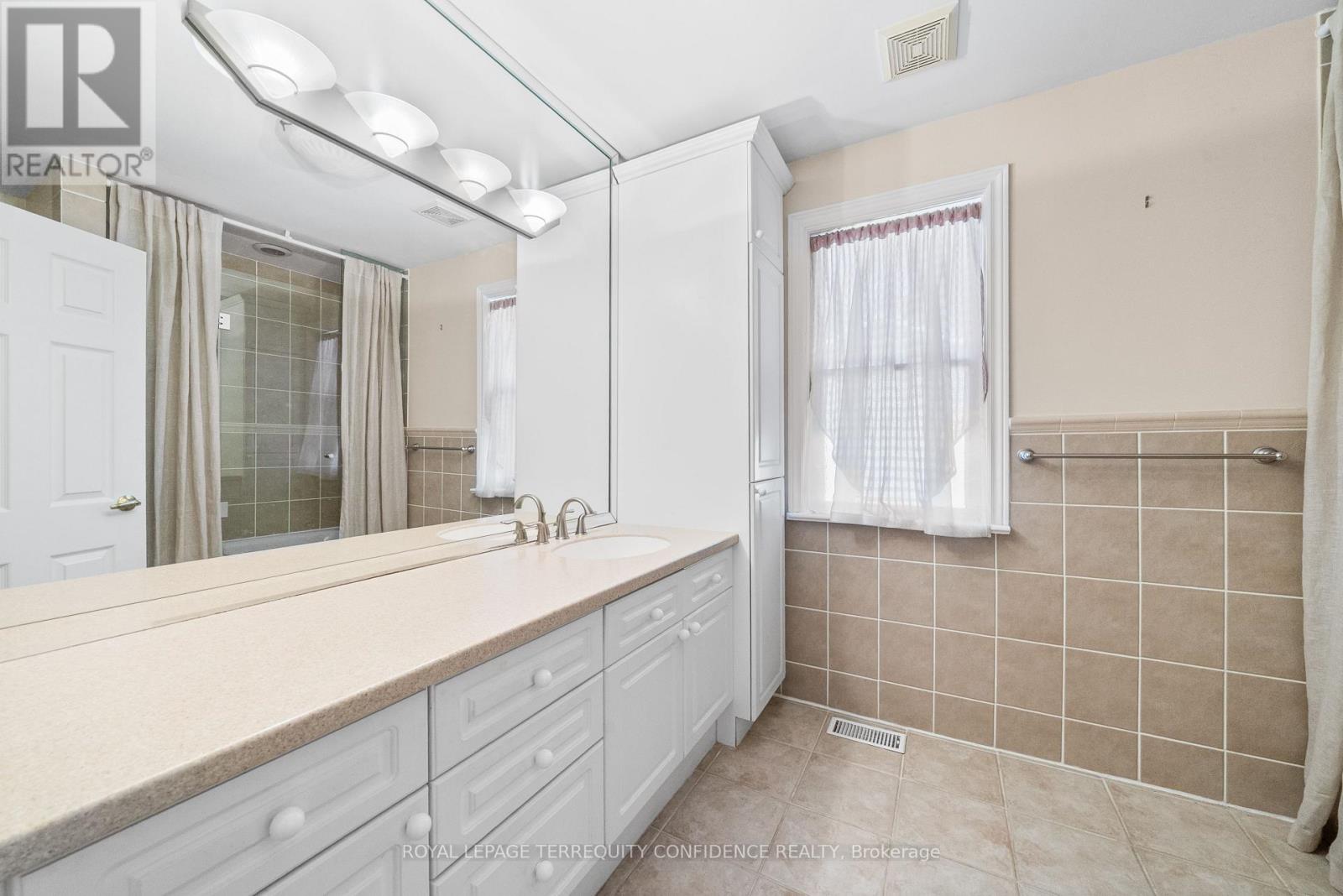 51 Ravenscroft Circle, Toronto, Ontario  M2K 1X1 - Photo 17 - C12440078
