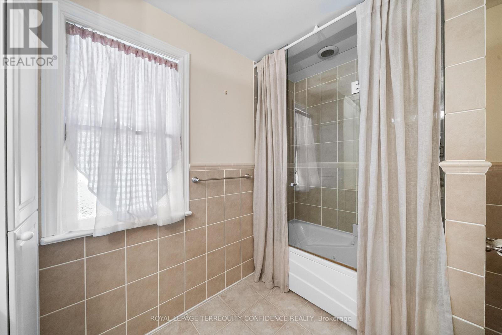 51 Ravenscroft Circle, Toronto, Ontario  M2K 1X1 - Photo 18 - C12440078