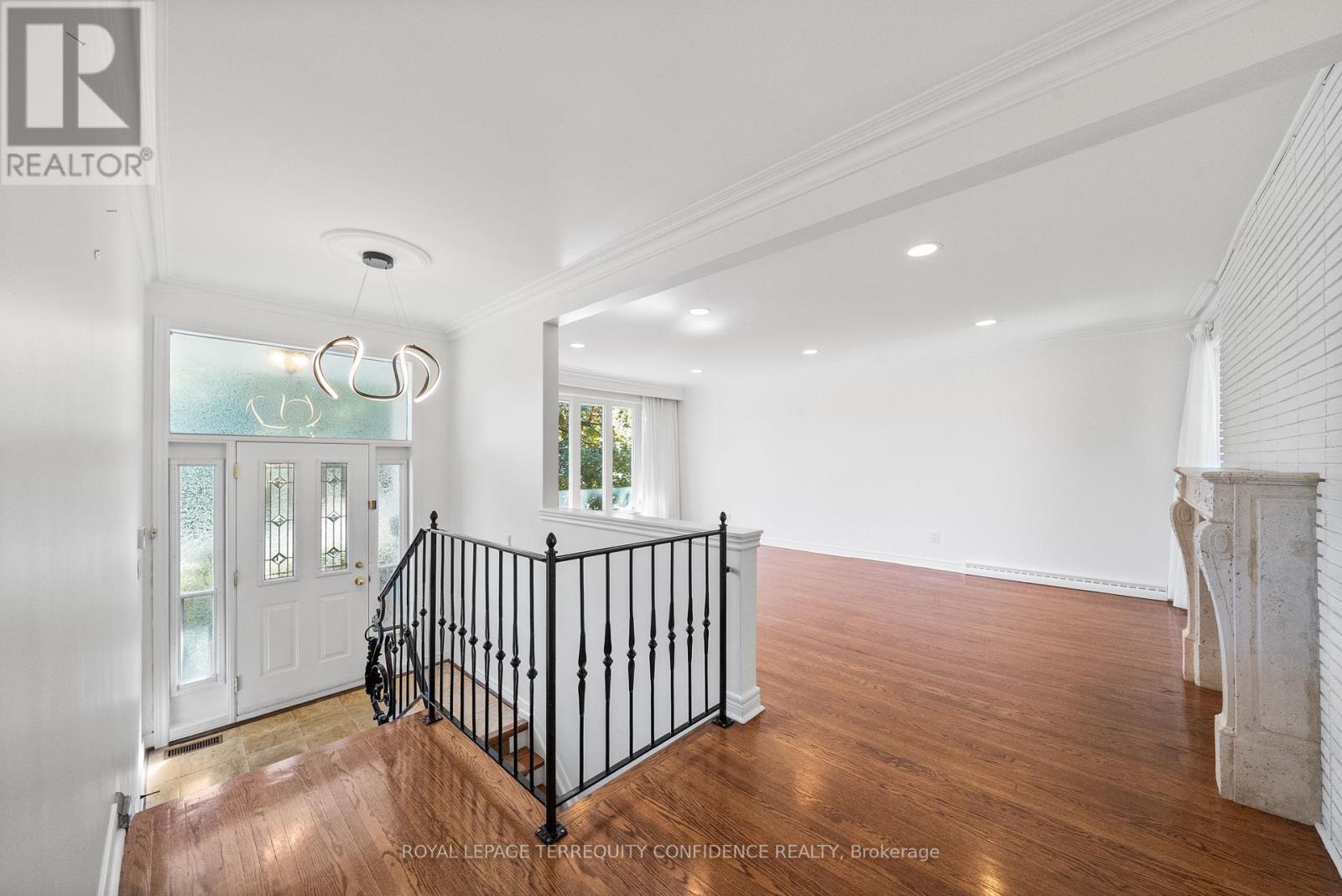 51 Ravenscroft Circle, Toronto, Ontario  M2K 1X1 - Photo 2 - C12440078