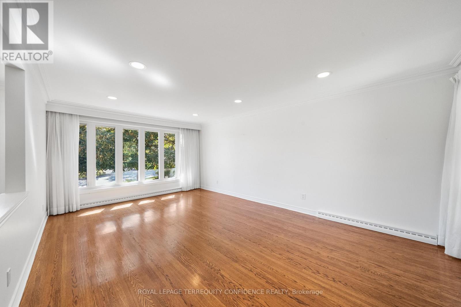 51 Ravenscroft Circle, Toronto, Ontario  M2K 1X1 - Photo 4 - C12440078