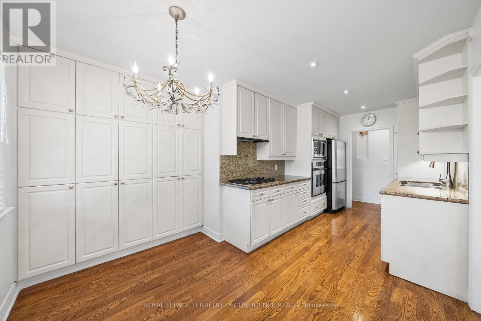 51 Ravenscroft Circle, Toronto, Ontario  M2K 1X1 - Photo 8 - C12440078