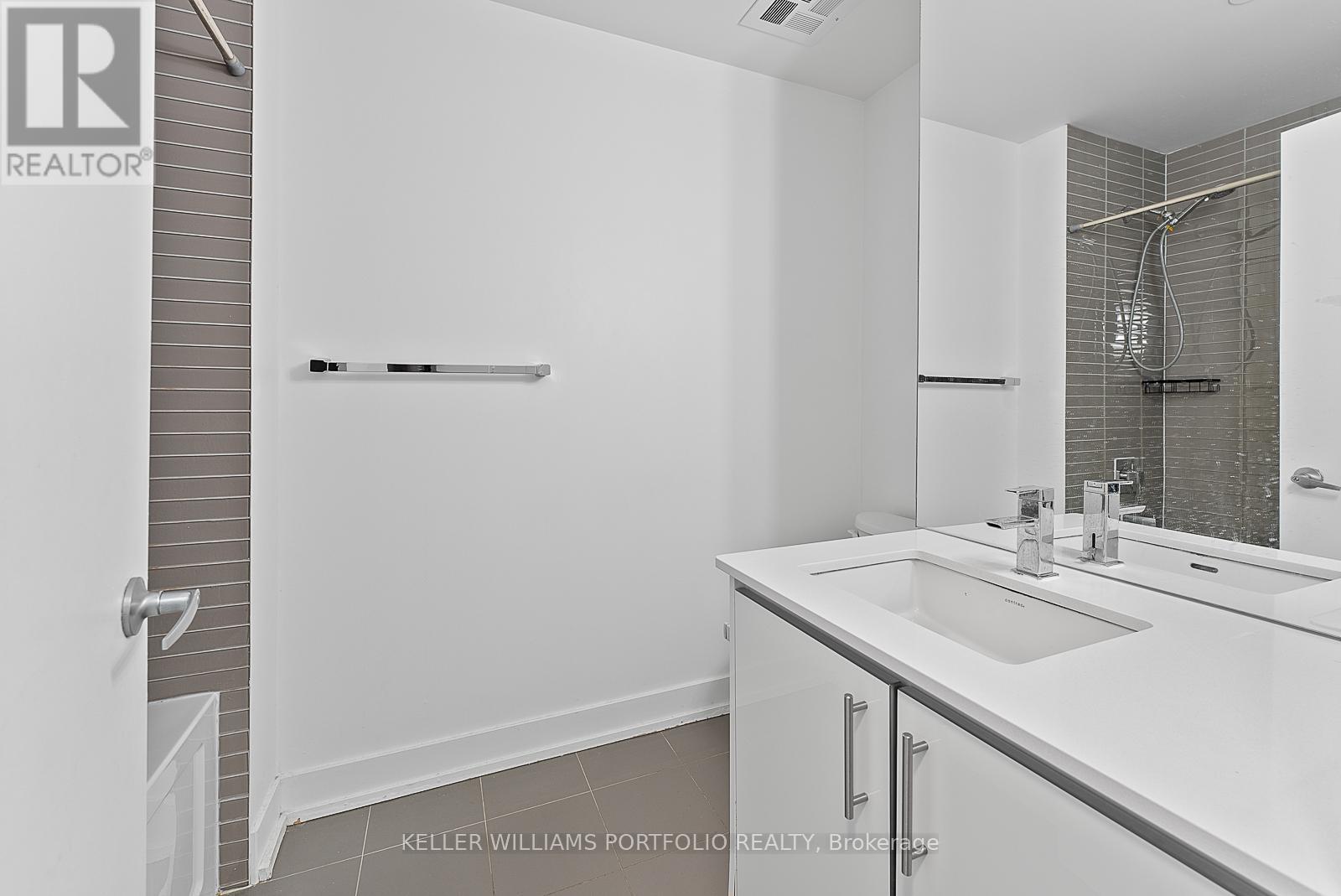 1104 - 75 The Donway W, Toronto, Ontario  M3C 2E9 - Photo 25 - C12440095