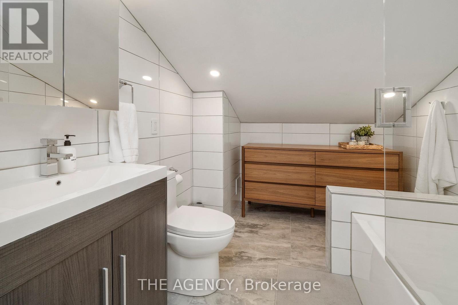 172 Brookside Drive, Toronto, Ontario  M4E 2M4 - Photo 21 - E12440042
