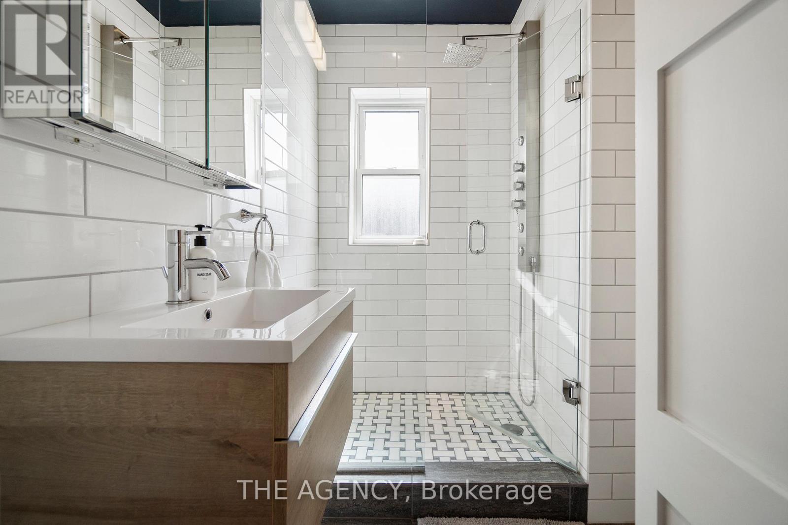 172 Brookside Drive, Toronto, Ontario  M4E 2M4 - Photo 25 - E12440042