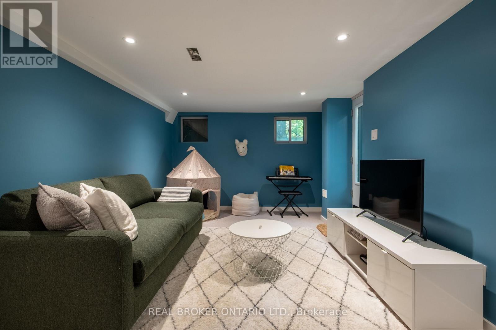 5 Wembley Drive, Toronto, Ontario  M4L 3C9 - Photo 17 - E12440054