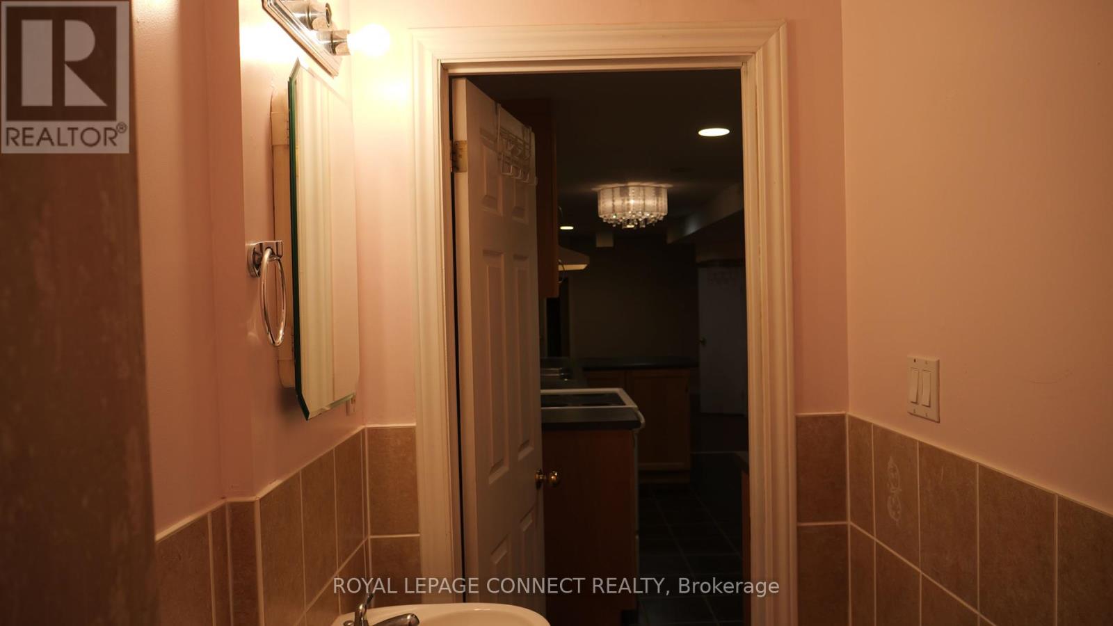 Bsmt - 302 Springdale Boulevard, Toronto, Ontario  M4C 2A2 - Photo 19 - E12440071