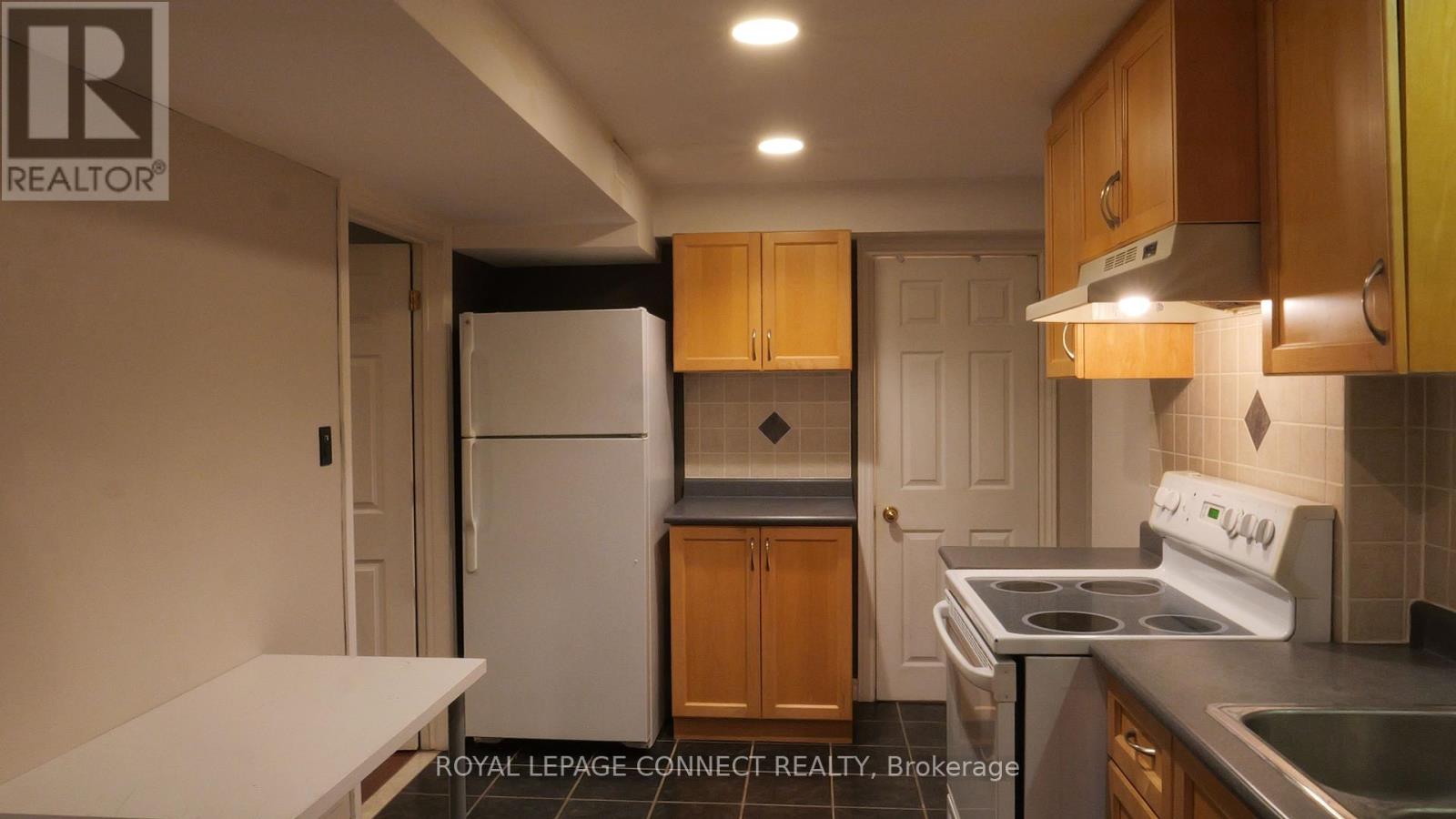 Bsmt - 302 Springdale Boulevard, Toronto, Ontario  M4C 2A2 - Photo 2 - E12440071