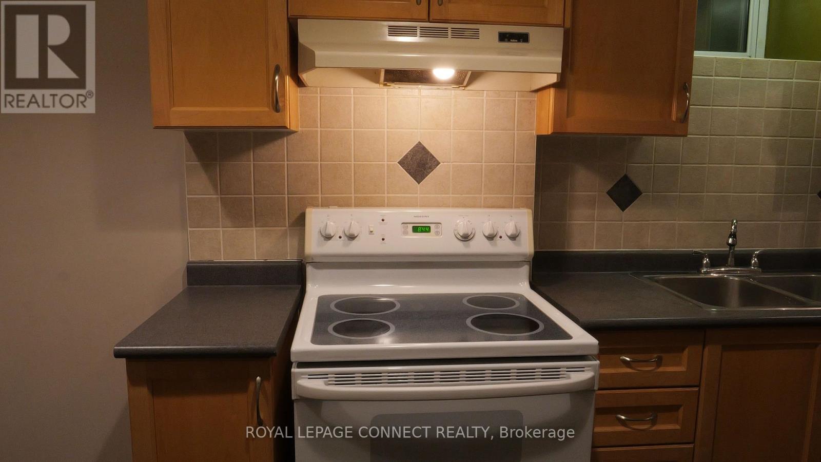 Bsmt - 302 Springdale Boulevard, Toronto, Ontario  M4C 2A2 - Photo 4 - E12440071
