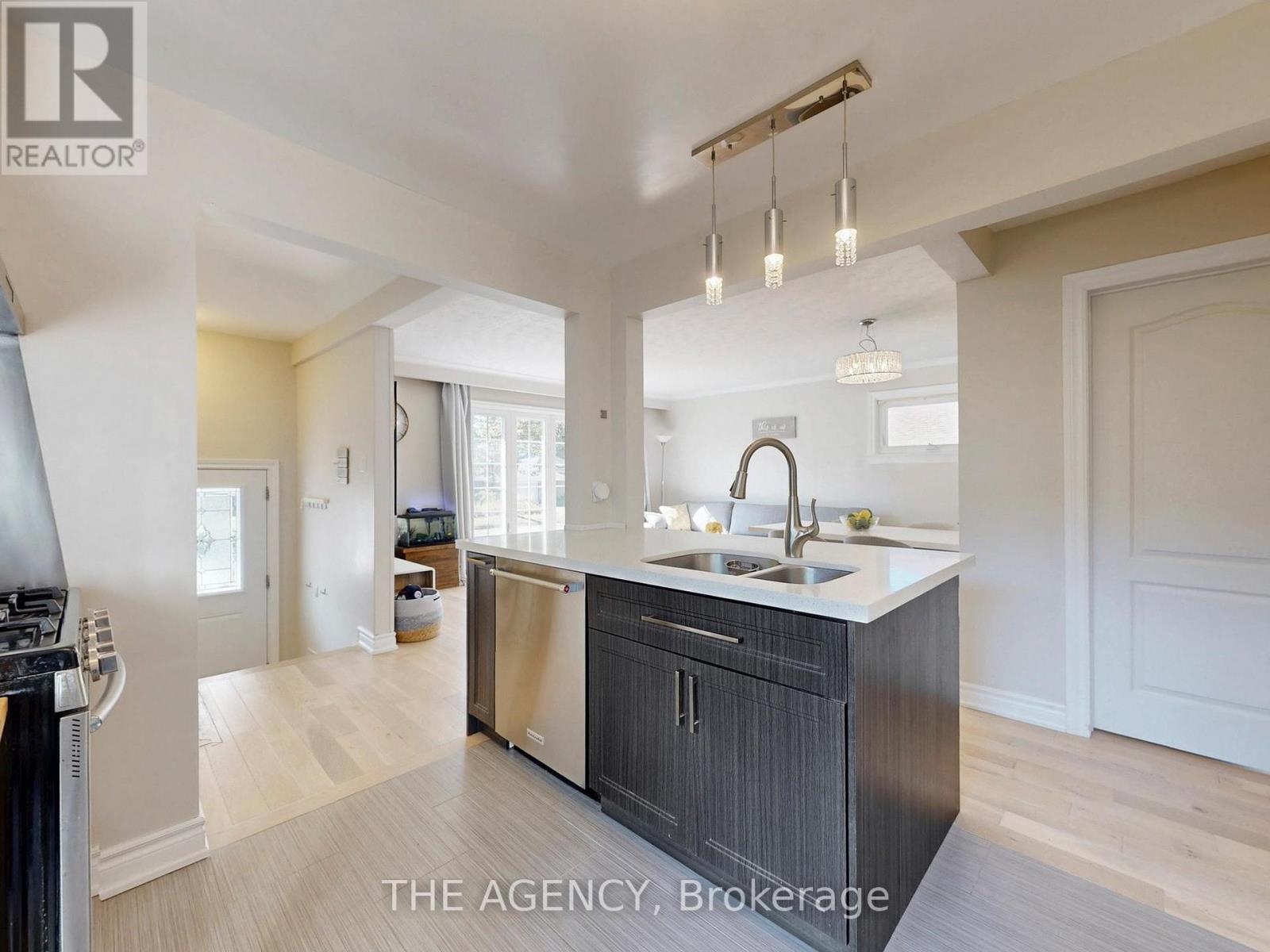 102 Meldazy Drive, Toronto, Ontario  M1P 4G3 - Photo 8 - E12440114