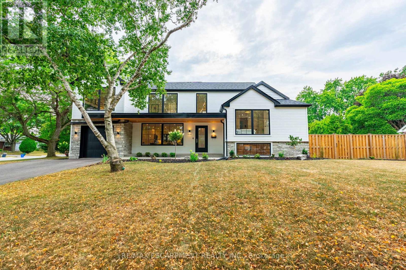5135 Mulberry Drive, Burlington, Ontario  L7L 3P5 - Photo 1 - W12380947