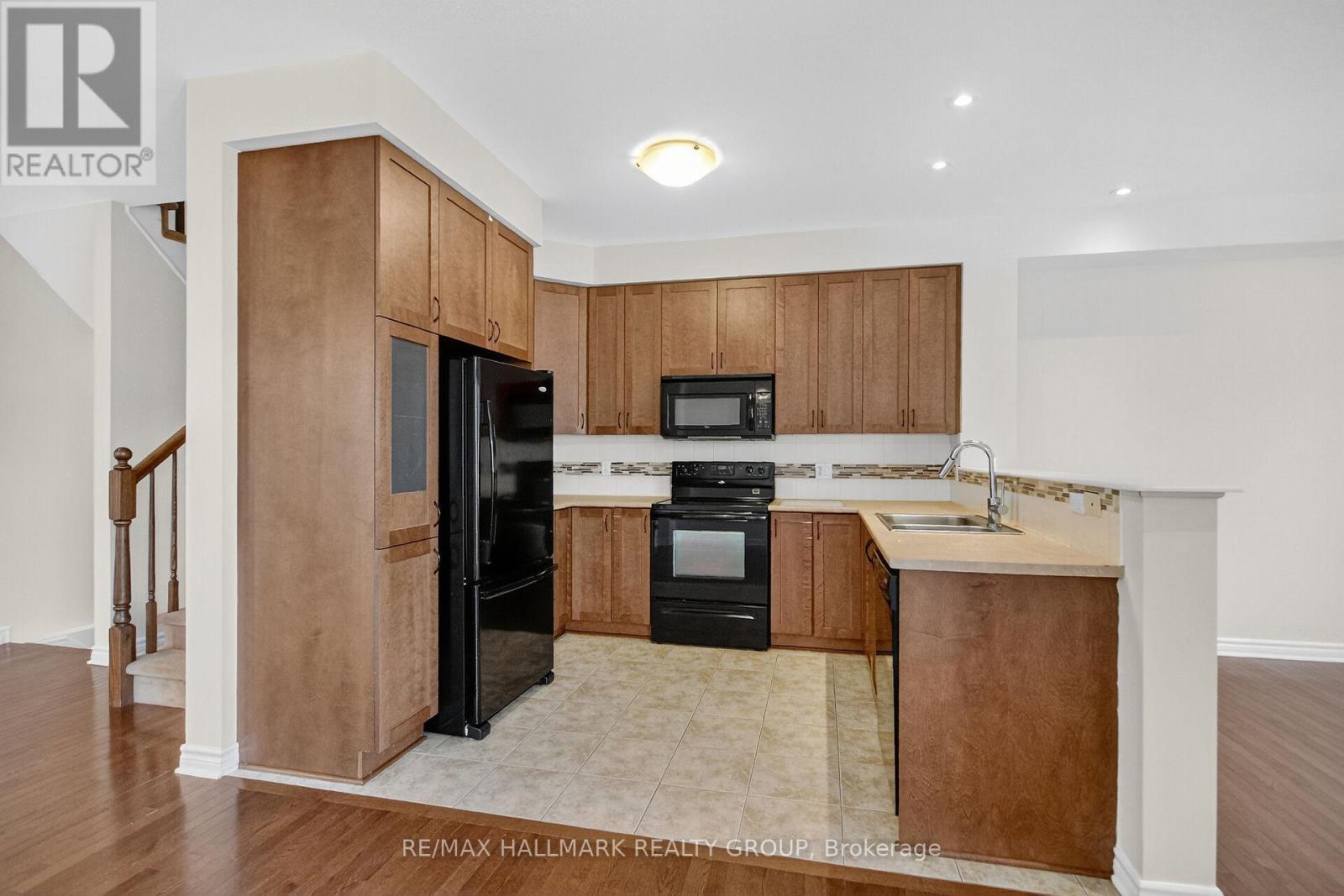 272 Broxburn Crescent, Ottawa, Ontario  K2J 0N8 - Photo 9 - X12440242