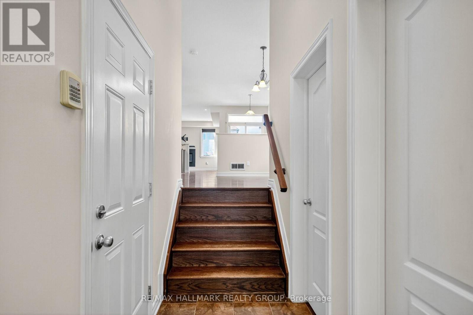 272 Broxburn Crescent, Ottawa, Ontario  K2J 0N8 - Photo 5 - X12440242