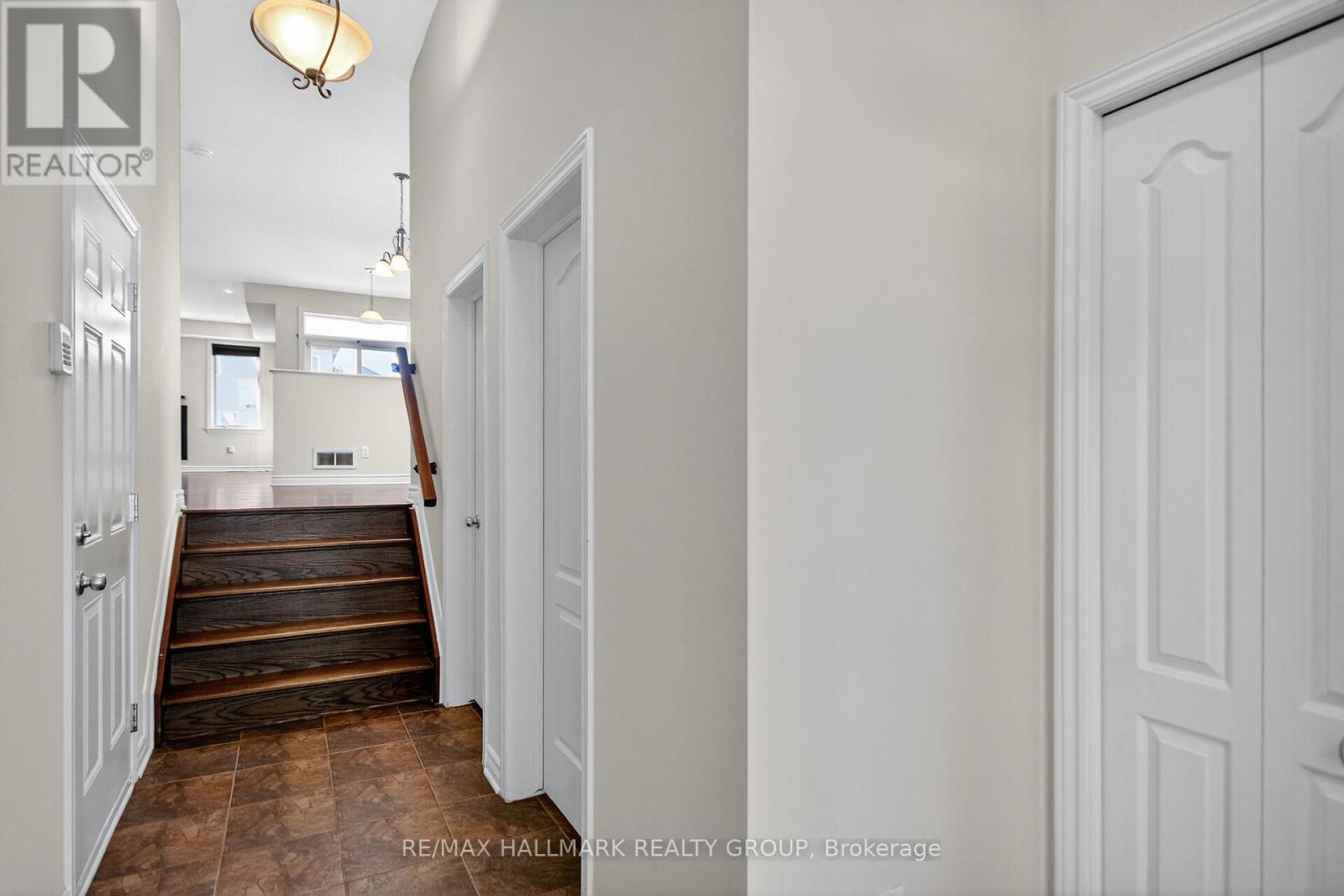 272 Broxburn Crescent, Ottawa, Ontario  K2J 0N8 - Photo 4 - X12440242