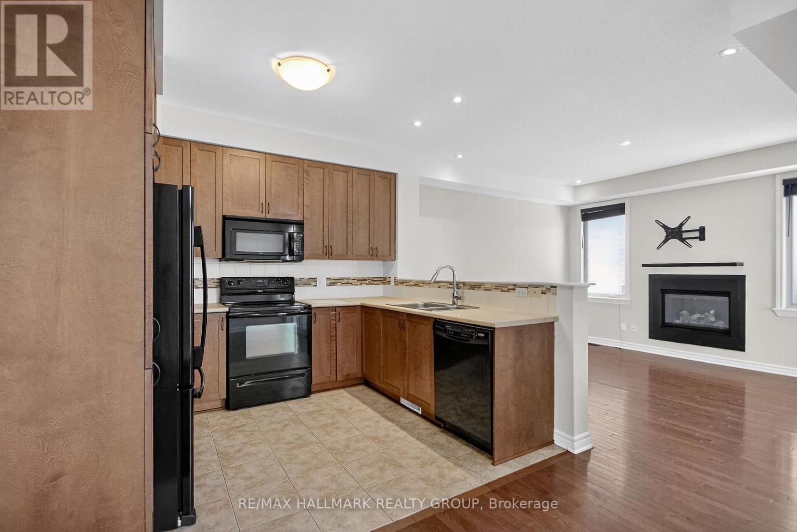 272 Broxburn Crescent, Ottawa, Ontario  K2J 0N8 - Photo 8 - X12440242