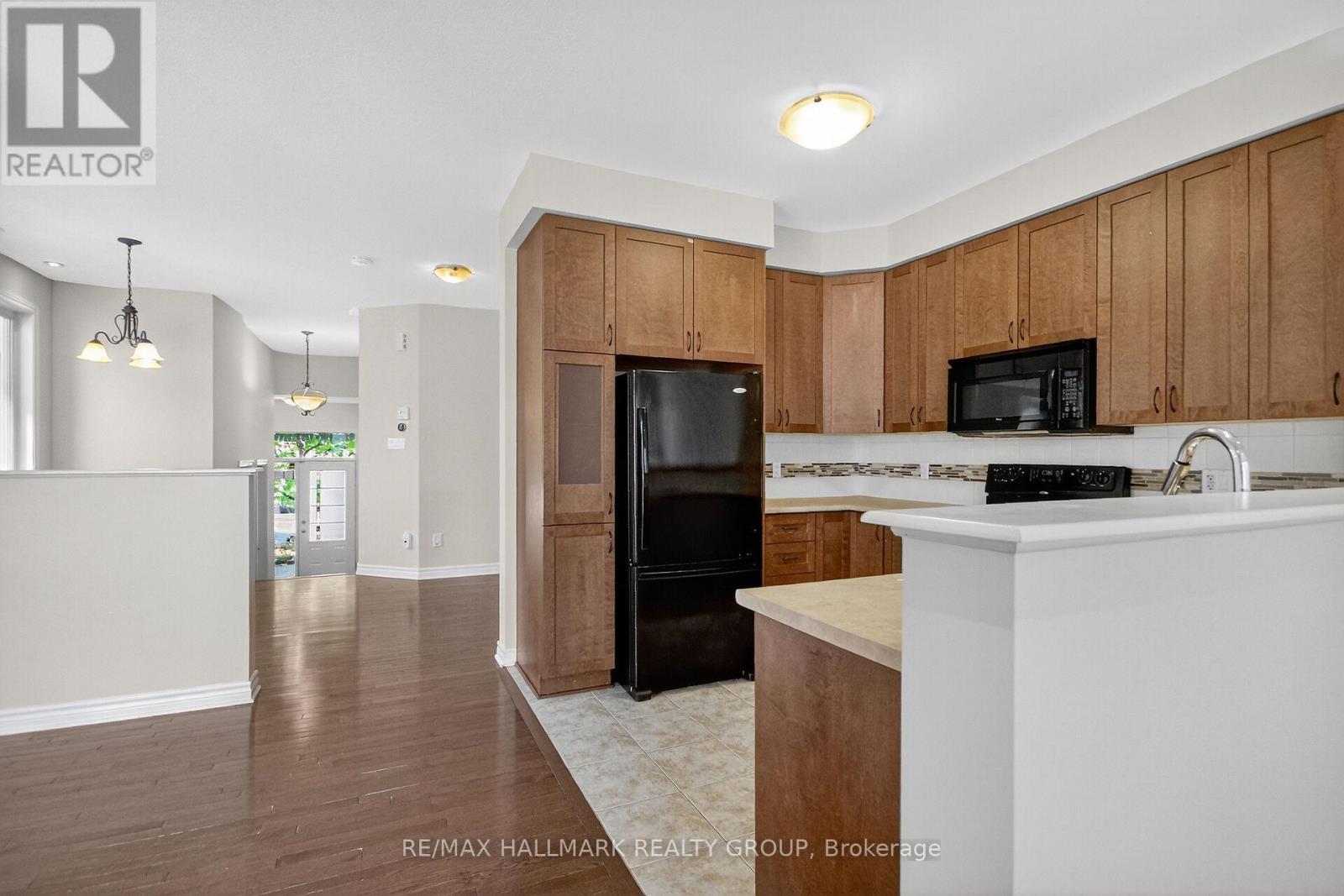 272 Broxburn Crescent, Ottawa, Ontario  K2J 0N8 - Photo 6 - X12440242