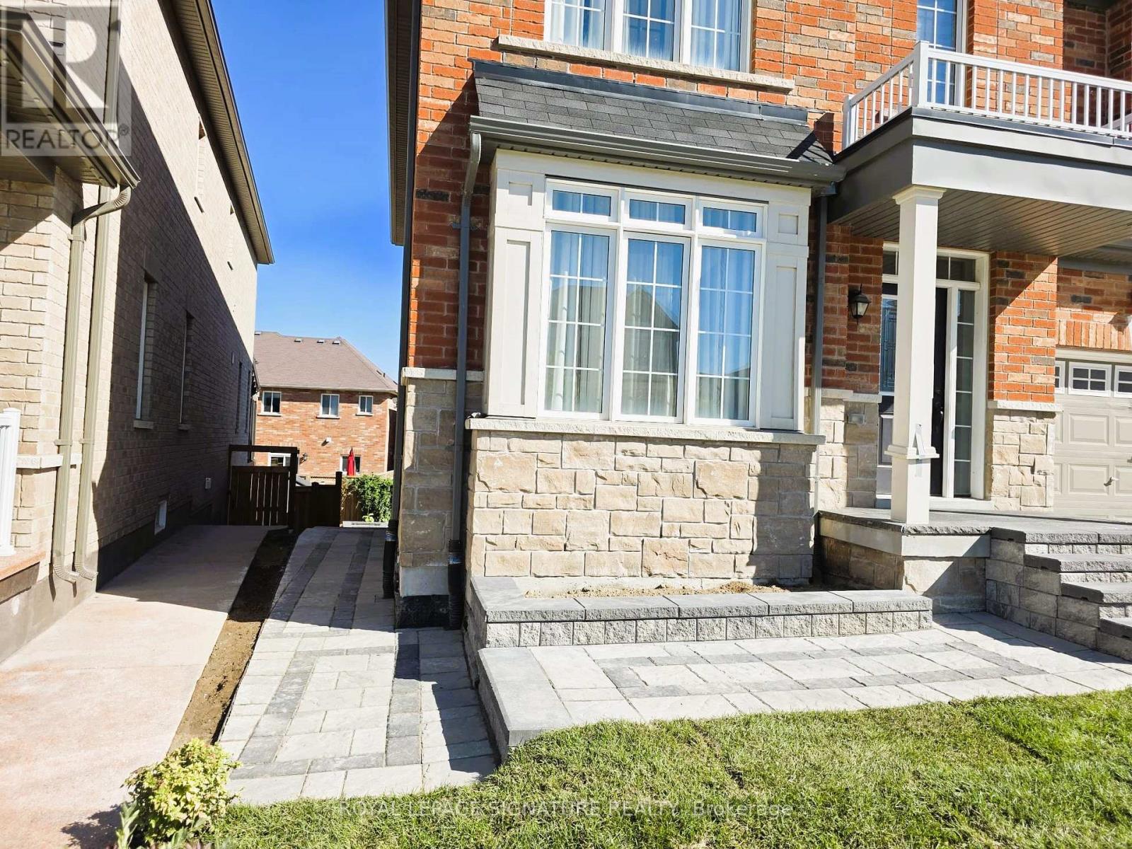 29 Conchita Street, Georgina, Ontario  L4P 0H4 - Photo 17 - N12440038