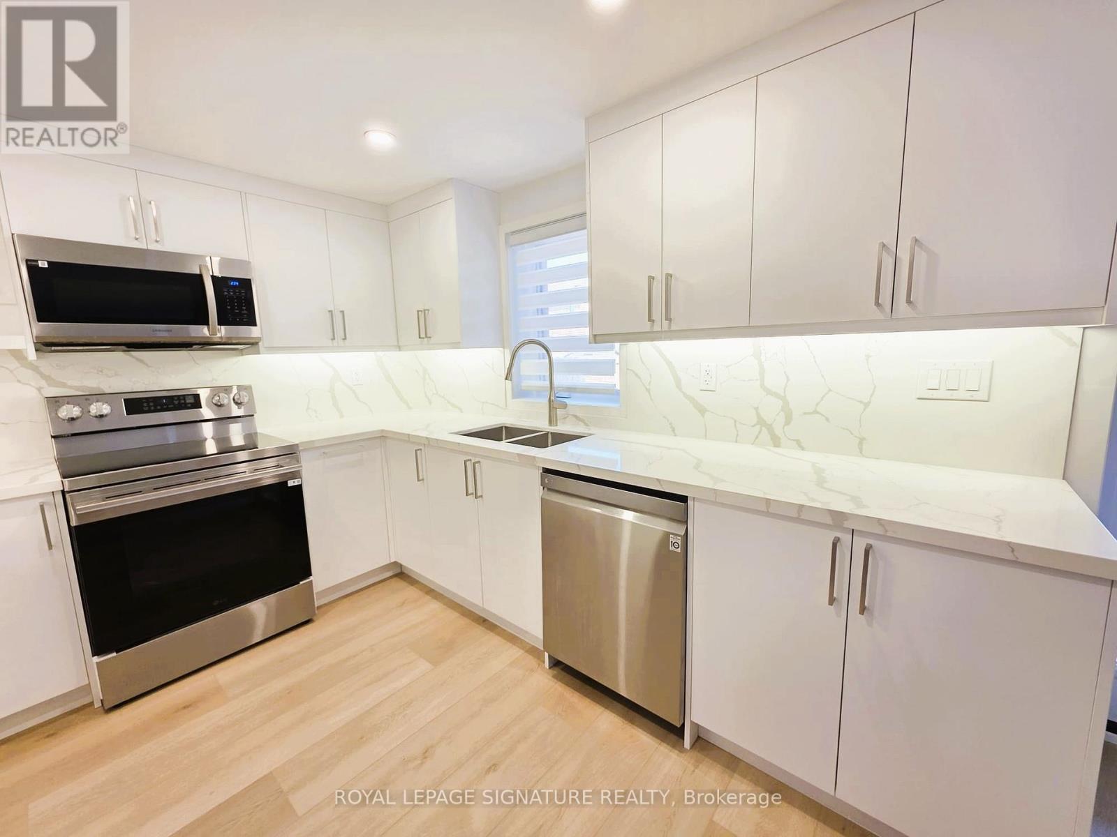 29 Conchita Street, Georgina, Ontario  L4P 0H4 - Photo 4 - N12440038
