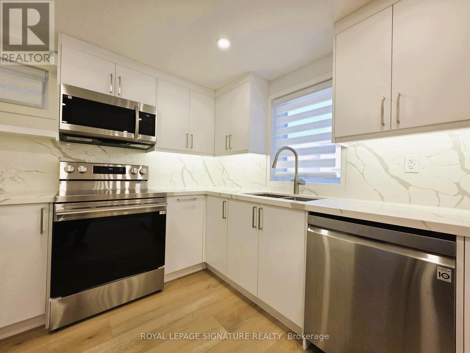29 Conchita Street, Georgina, Ontario  L4P 0H4 - Photo 6 - N12440038