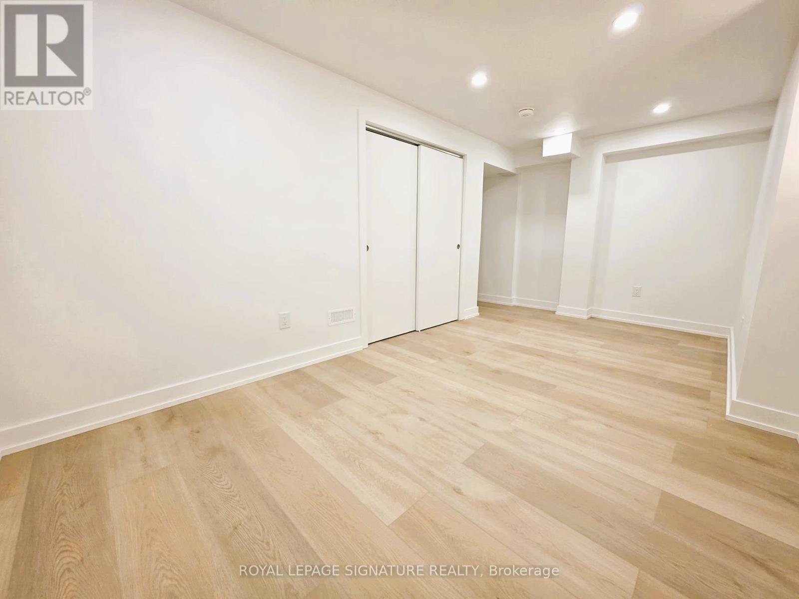 29 Conchita Street, Georgina, Ontario  L4P 0H4 - Photo 8 - N12440038