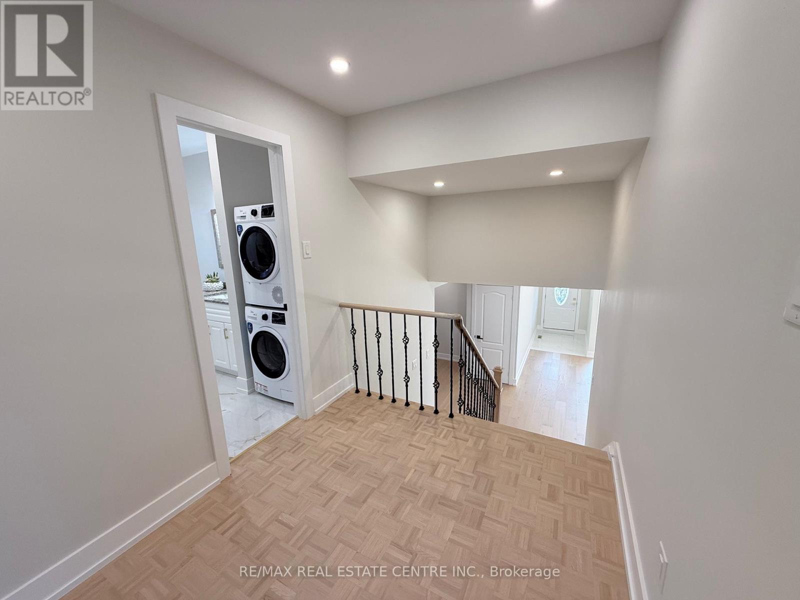 1215 Larny Court, Mississauga, Ontario  L4W 3N4 - Photo 13 - W12439890
