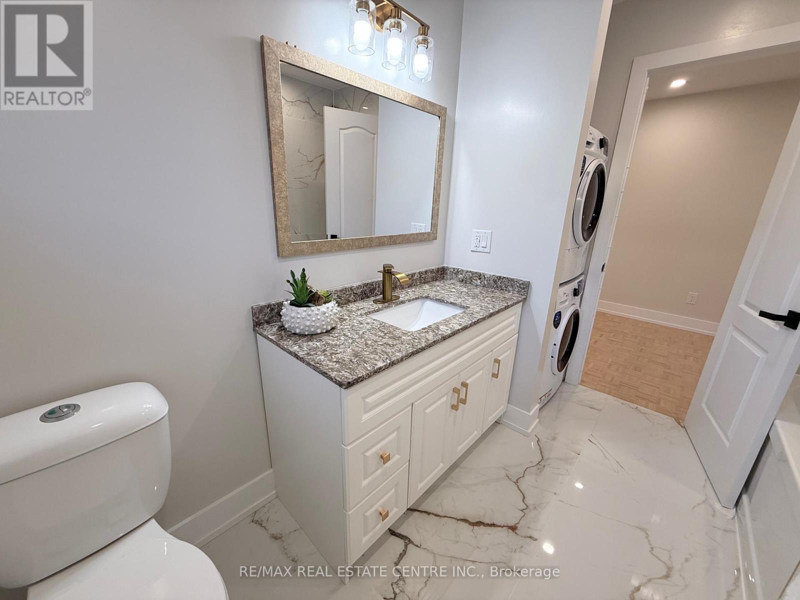 1215 Larny Court, Mississauga, Ontario  L4W 3N4 - Photo 21 - W12439890
